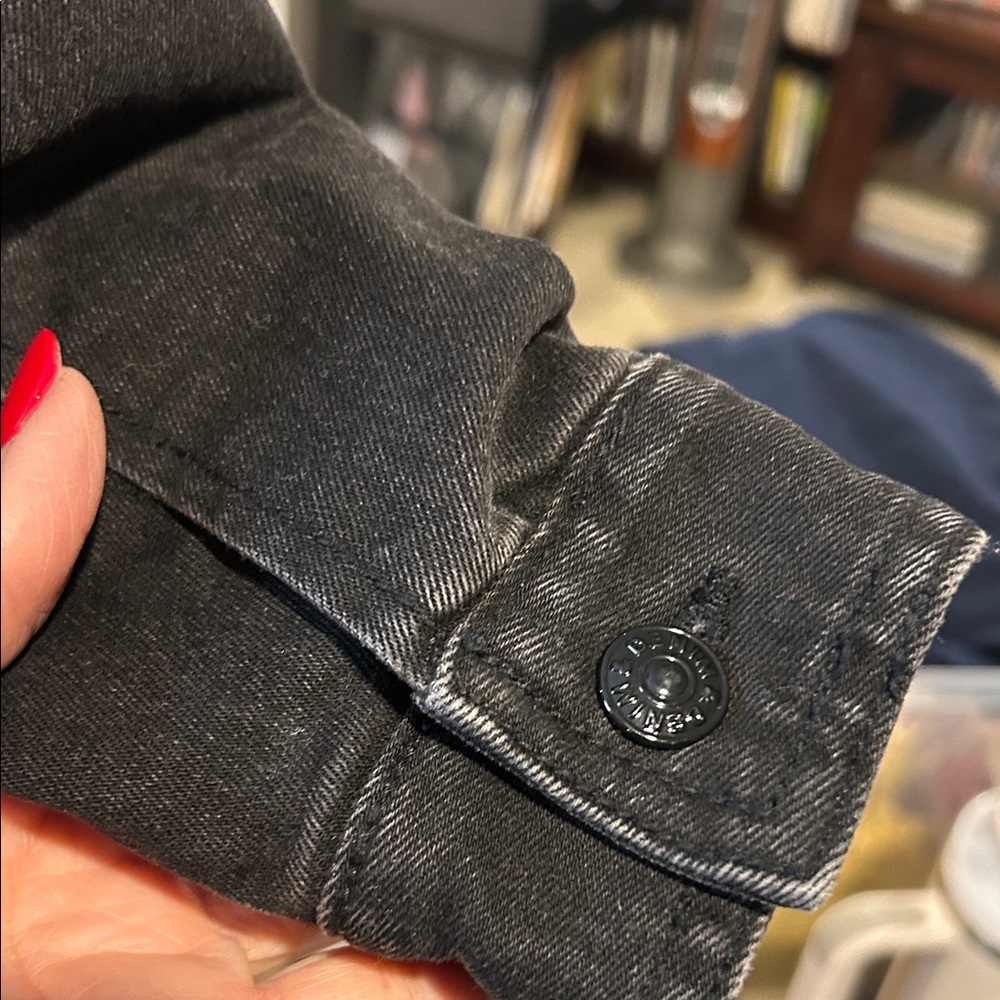 Women’s Black Sherpa-Lined Denim Jacket - Picture 7 of 9